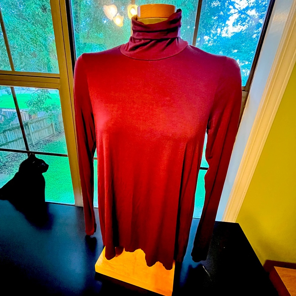 Three Dots Merlot thin turtleneck Size Medium